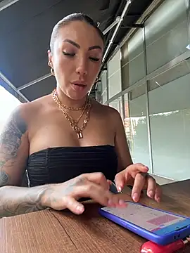 Snapshot of Sarahlove_90 chatting on September 23, 8:49 pm Sarahlove 90 online show from September 23, 8:49 pm
