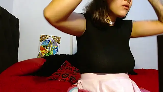 Divinejewel444 online show from November 3, 7:13 am