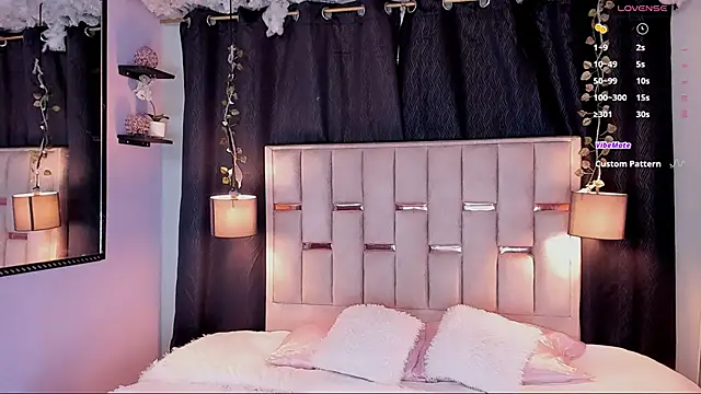 melody-rouss online show from November 18, 3:21 am