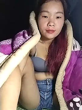 lylylove online show from November 21, 9:30 am