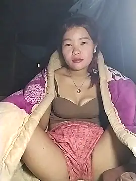 lylylove online show from December 17, 8:41 am