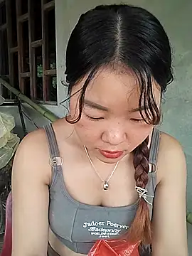 Snapshot of lylylove chatting on June 17, 1:16 am lylylove online show from June 17, 1:16 am