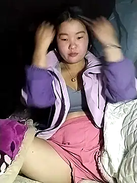 lylylove online show from March 6, 1:00 am