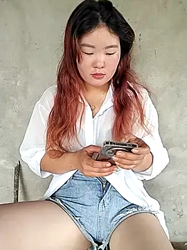 lylylove online show from May 20, 4:53 am