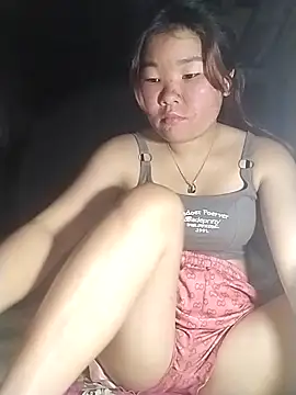 lylylove online show from April 8, 12:39 pm