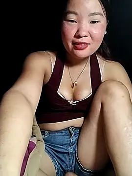 Snapshot of lylylove chatting on July 2, 3:23 am lylylove online show from July 2, 3:23 am