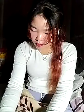 lylylove online show from May 23, 2:10 am