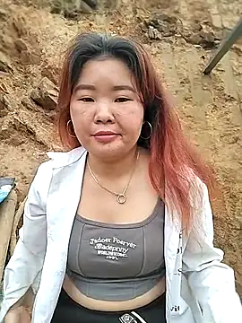 lylylove online show from March 27, 12:41 am