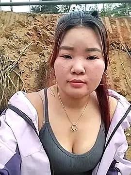 lylylove online show from February 24, 12:55 am