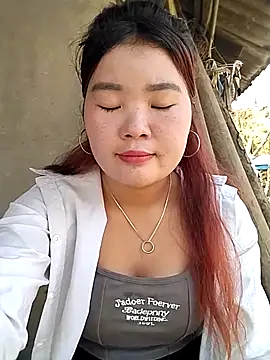 lylylove online show from March 19, 6:46 am