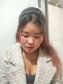 lylylove online show from March 13, 8:52 am