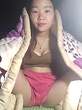 lylylove online show from November 3, 8:45 pm