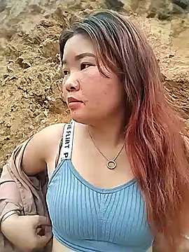 lylylove online show from March 25, 6:02 am