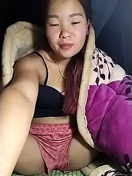 lylylove online show from November 24, 8:31 pm