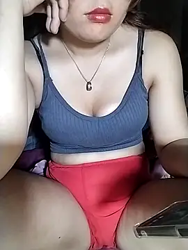 lylylove online show from June 4, 12:59 am
