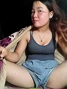 Snapshot of lylylove chatting on June 10, 3:02 pm lylylove online show from June 10, 3:02 pm