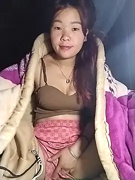 lylylove online show from November 29, 8:42 pm