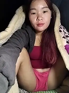 lylylove online show from December 3, 8:36 am