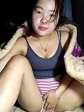 lylylove online show from February 17, 12:19 am