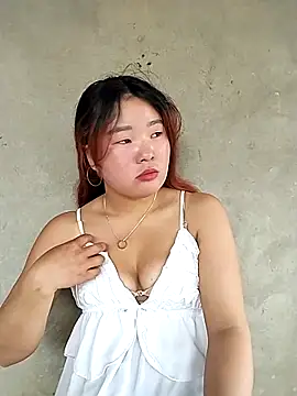 lylylove online show from May 17, 3:50 am