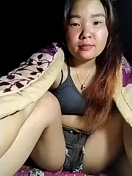 lylylove online show from April 30, 12:45 pm
