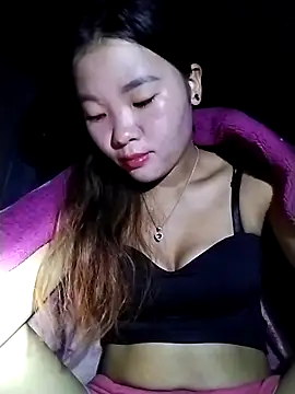 Snapshot of lylylove chatting on October 4, 12:01 am lylylove online show from October 4, 12:01 am