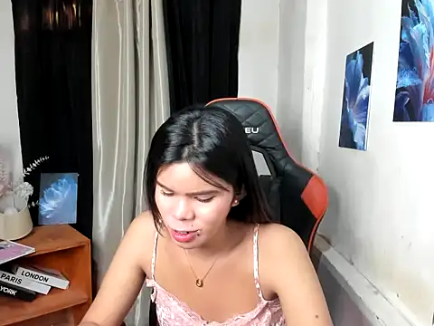 Snapshot of dianne_swift chatting on July 15, 11:12 pm dianne swift online show from July 15, 11:12 pm