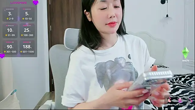 strawberry-ni online show from November 27, 9:54 am