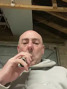 Snapshot of Richmcgee chatting on February 25, 8:30 pm Richmcgee online show from February 25, 8:30 pm