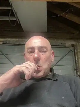 Snapshot of Richmcgee chatting on March 3, 8:27 pm Richmcgee online show from March 3, 8:27 pm