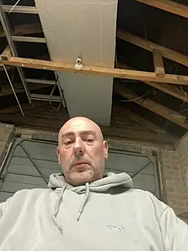 Snapshot of Richmcgee chatting on March 2, 10:38 pm Richmcgee online show from March 2, 10:38 pm