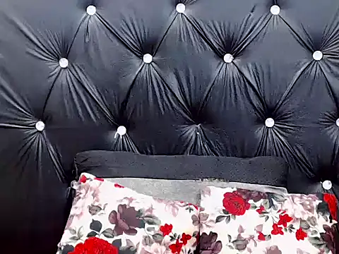 Snapshot of AppleAss02 chatting on October 23, 8:18 pm AppleAss02 online show from October 23, 8:18 pm