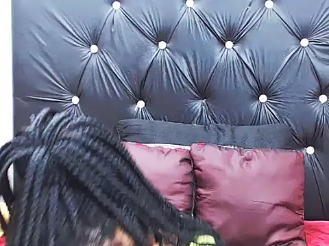 Snapshot of AppleAss02 chatting on October 25, 7:03 pm AppleAss02 online show from October 25, 7:03 pm