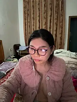 xiiuuff18 online show from March 5, 12:24 pm