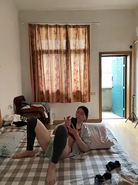 xiiuuff18 online show from May 13, 1:23 am