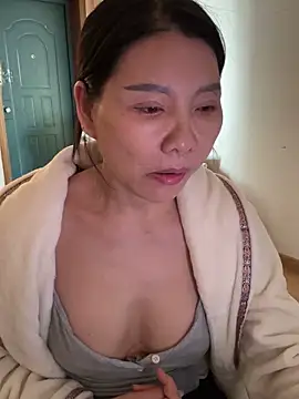 xiiuuff18 online show from November 28, 12:33 am