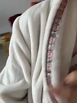 xiiuuff18 online show from December 17, 1:54 am