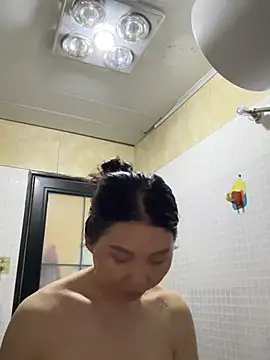 xiiuuff18 online show from July 15, 12:23 pm