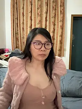 xiiuuff18 online show from March 19, 11:54 am