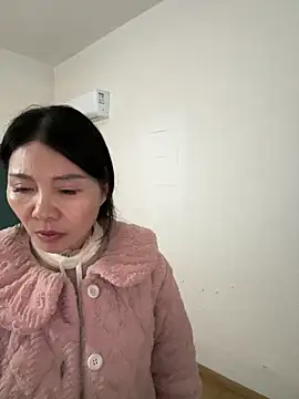 xiiuuff18 online show from February 26, 4:12 am