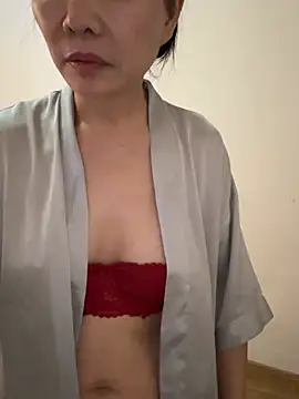 xiiuuff18 online show from July 17, 1:25 am