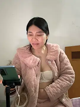 xiiuuff18 online show from March 20, 12:06 pm