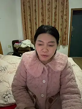 xiiuuff18 online show from March 6, 12:33 pm