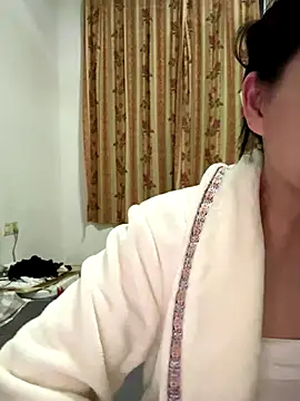 xiiuuff18 online show from November 24, 11:43 am