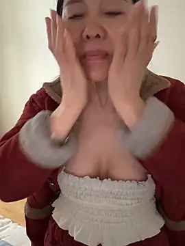 xiiuuff18 online show from February 11, 11:59 pm