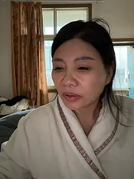 xiiuuff18 online show from February 16, 12:53 am