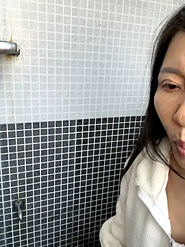 xiiuuff18 online show from October 23, 1:26 am