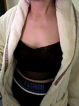 xiiuuff18 online show from November 23, 11:37 pm