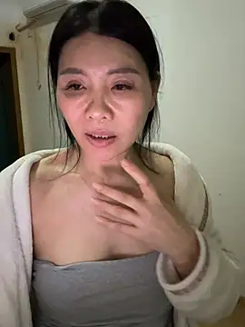 xiiuuff18 online show from February 16, 12:59 pm