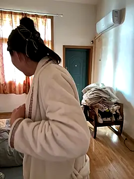 xiiuuff18 online show from January 7, 2:27 am